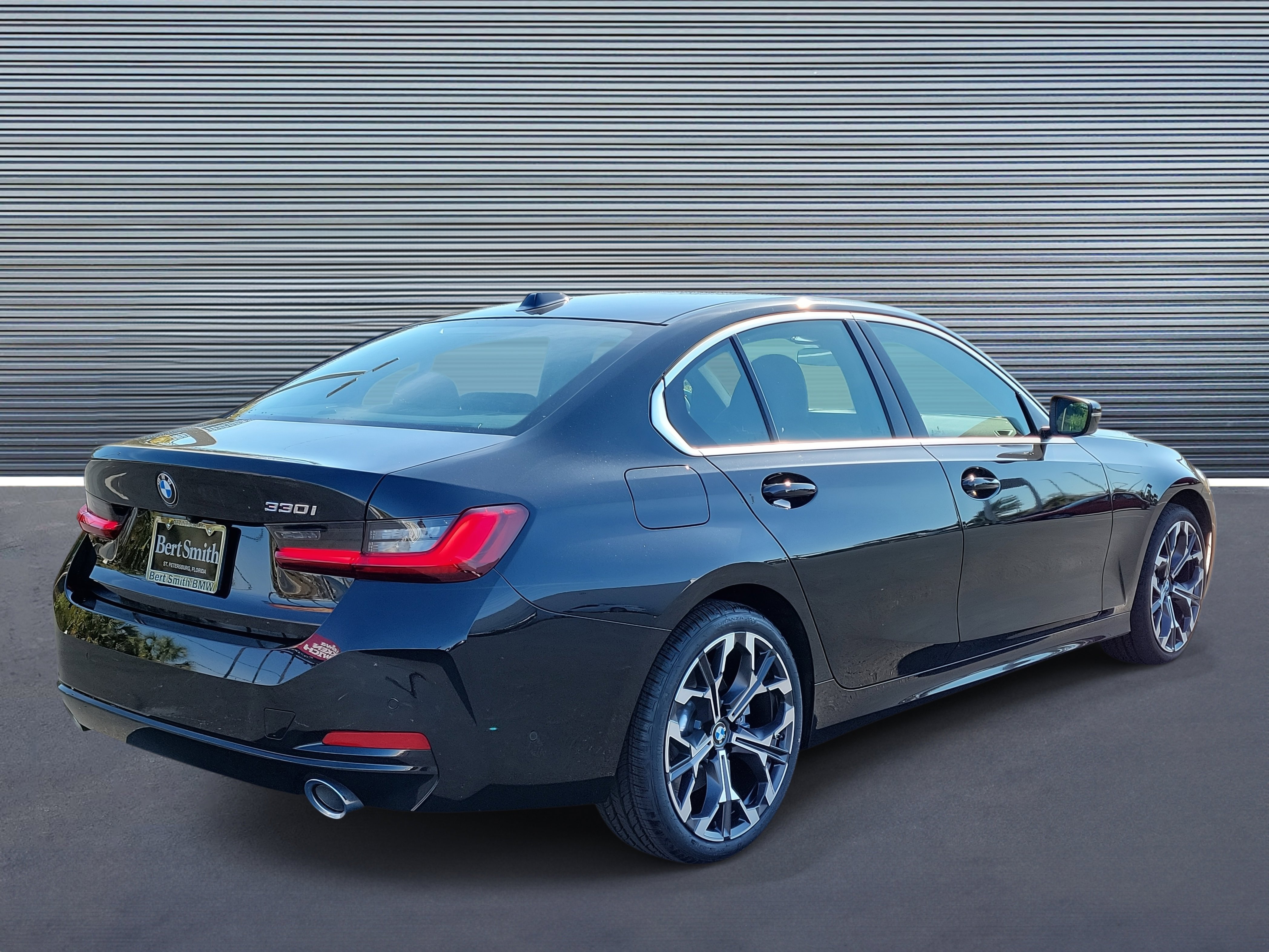 Used 2025 BMW 330i Sedan RWD image 3