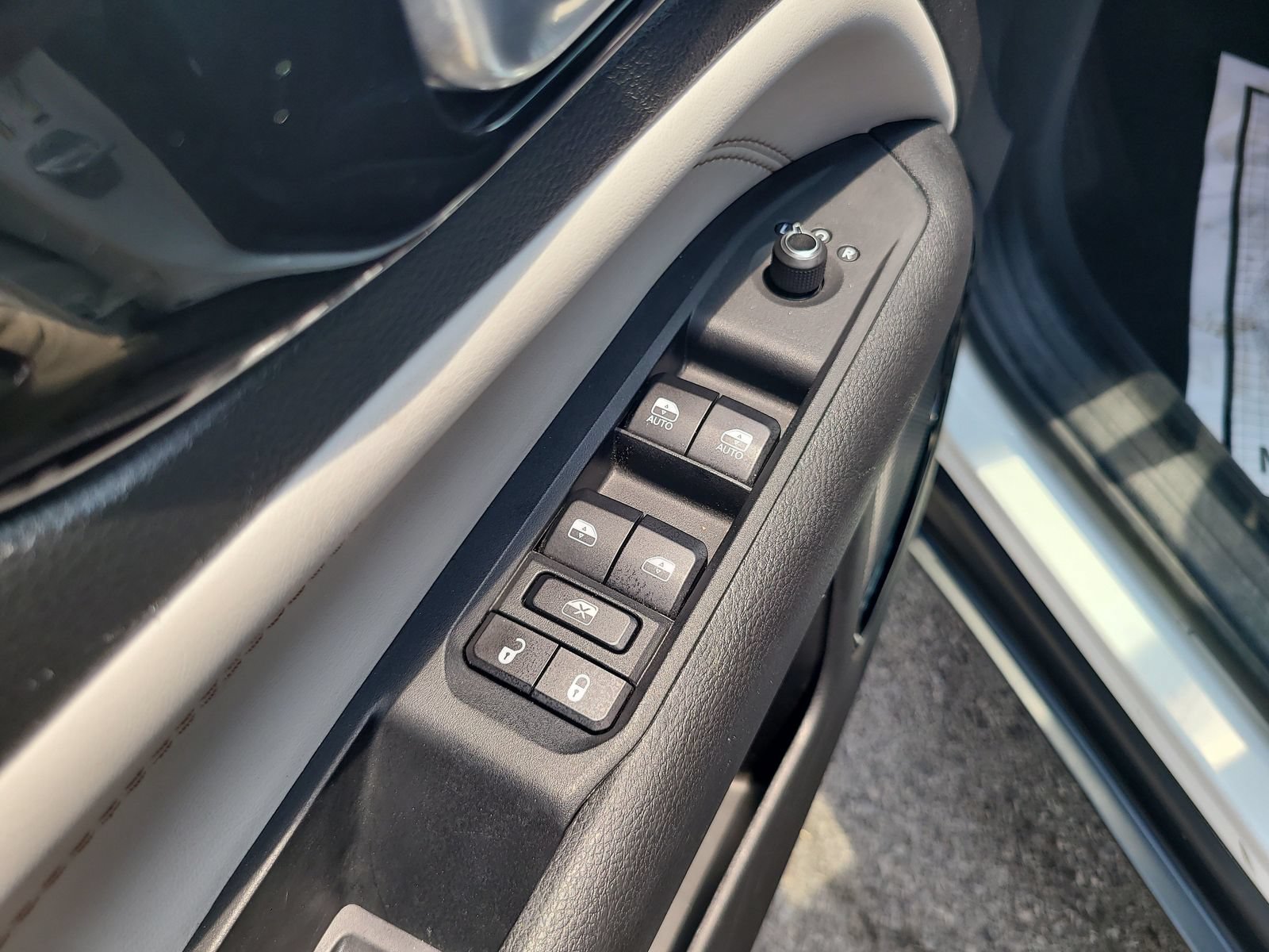 Used 2025 Jeep Compass Limited AWD/4WD image 11
