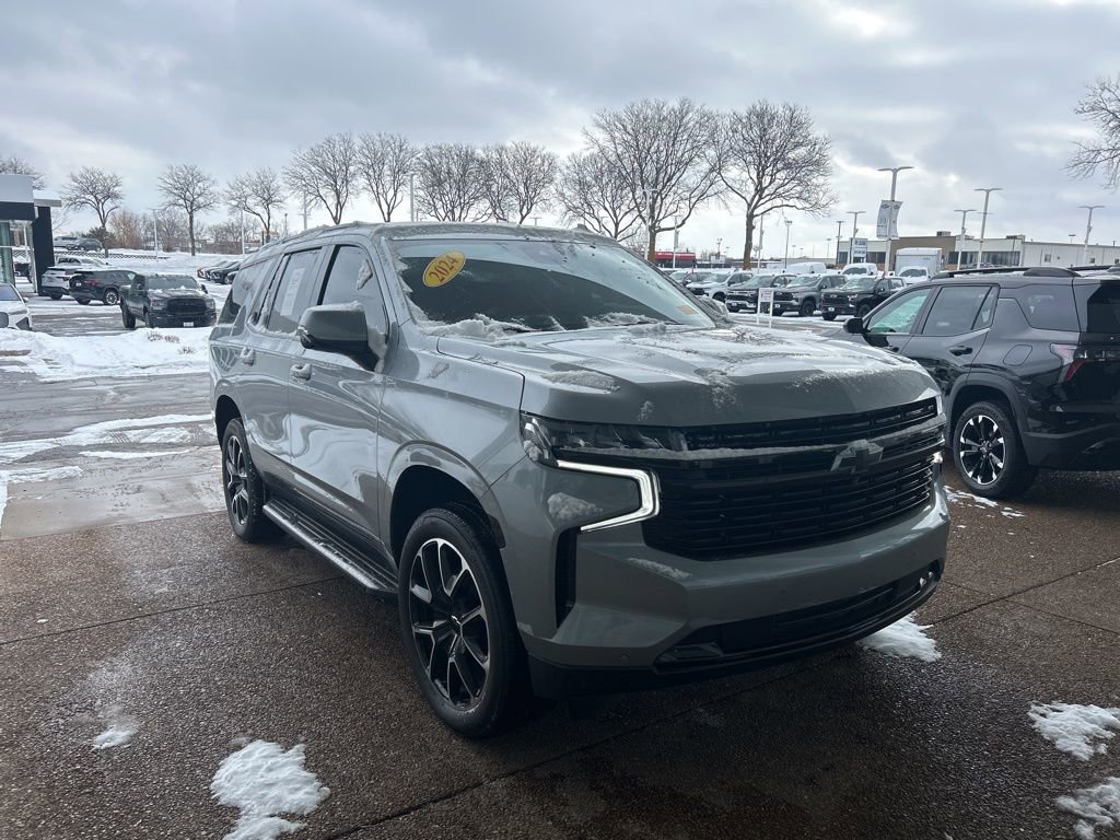 Used 2024 Chevrolet Tahoe RST w/ Luxury Package AWD/4WD image 3