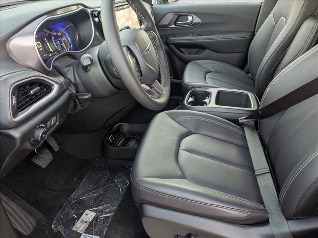 New 2026 Chrysler Pacifica Select AWD/4WD image 4
