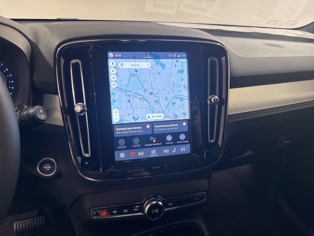 New 2026 Volvo XC40 B5 Ultra w/ Climate Package AWD/4WD image 13