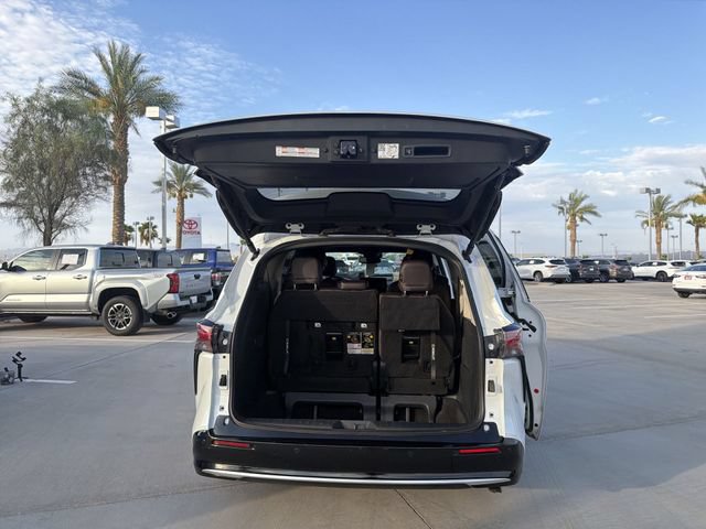 Certified 2024 Toyota Sienna Platinum FWD image 31