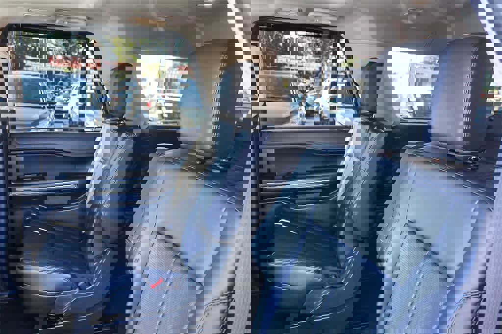 Used 2024 Ford Expedition XLT image 24