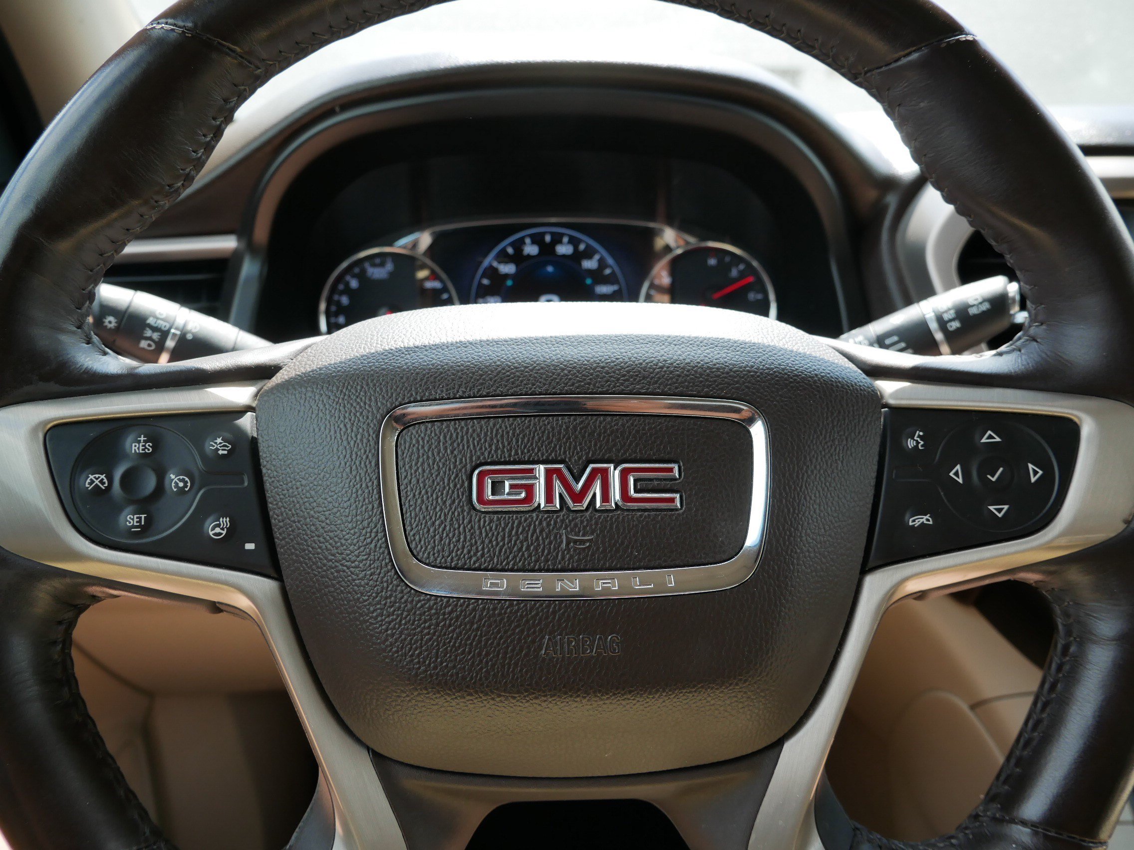 Used 2018 GMC Acadia Denali AWD/4WD image 25