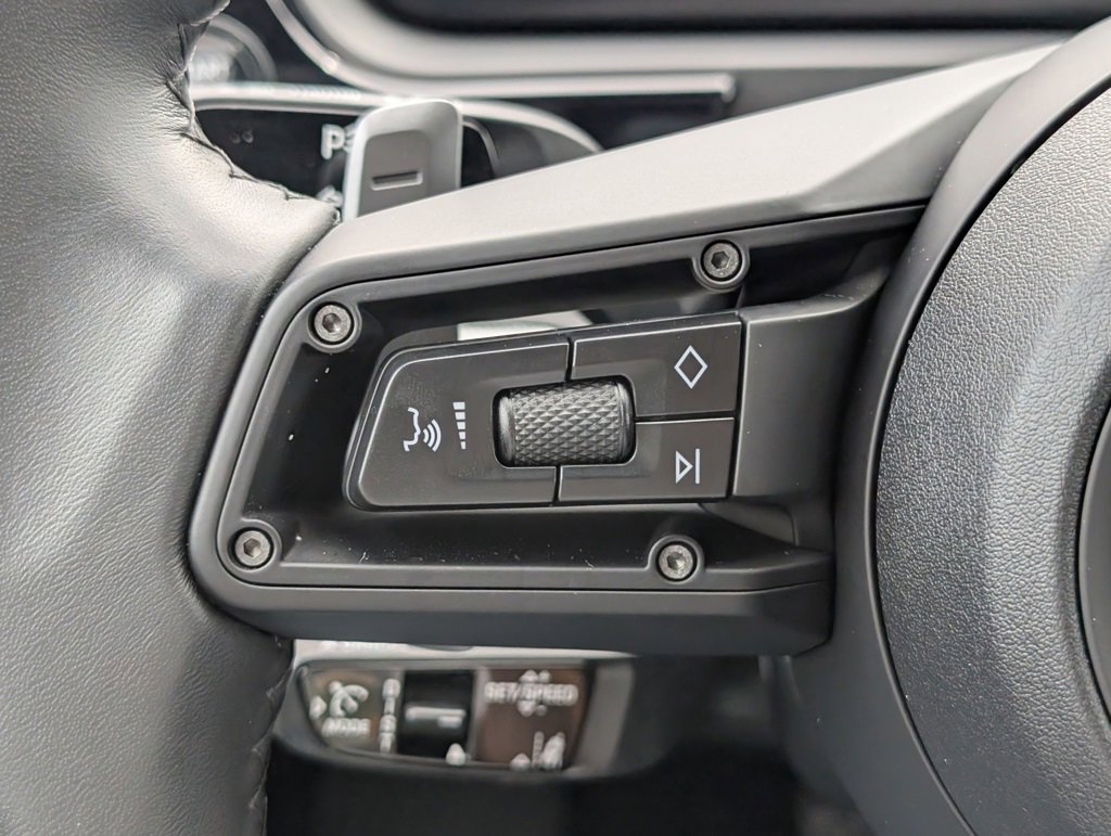 Certified 2025 Porsche Cayenne Coupe image 26