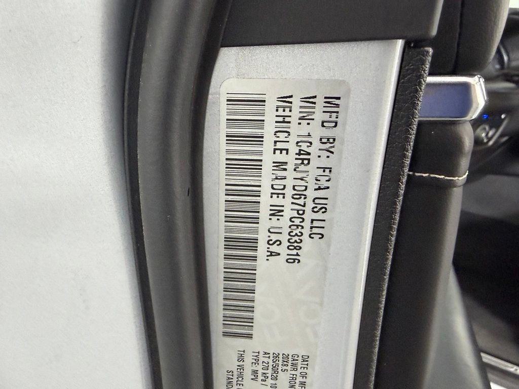 Used 2023 Jeep Grand Cherokee Overland AWD/4WD image 35