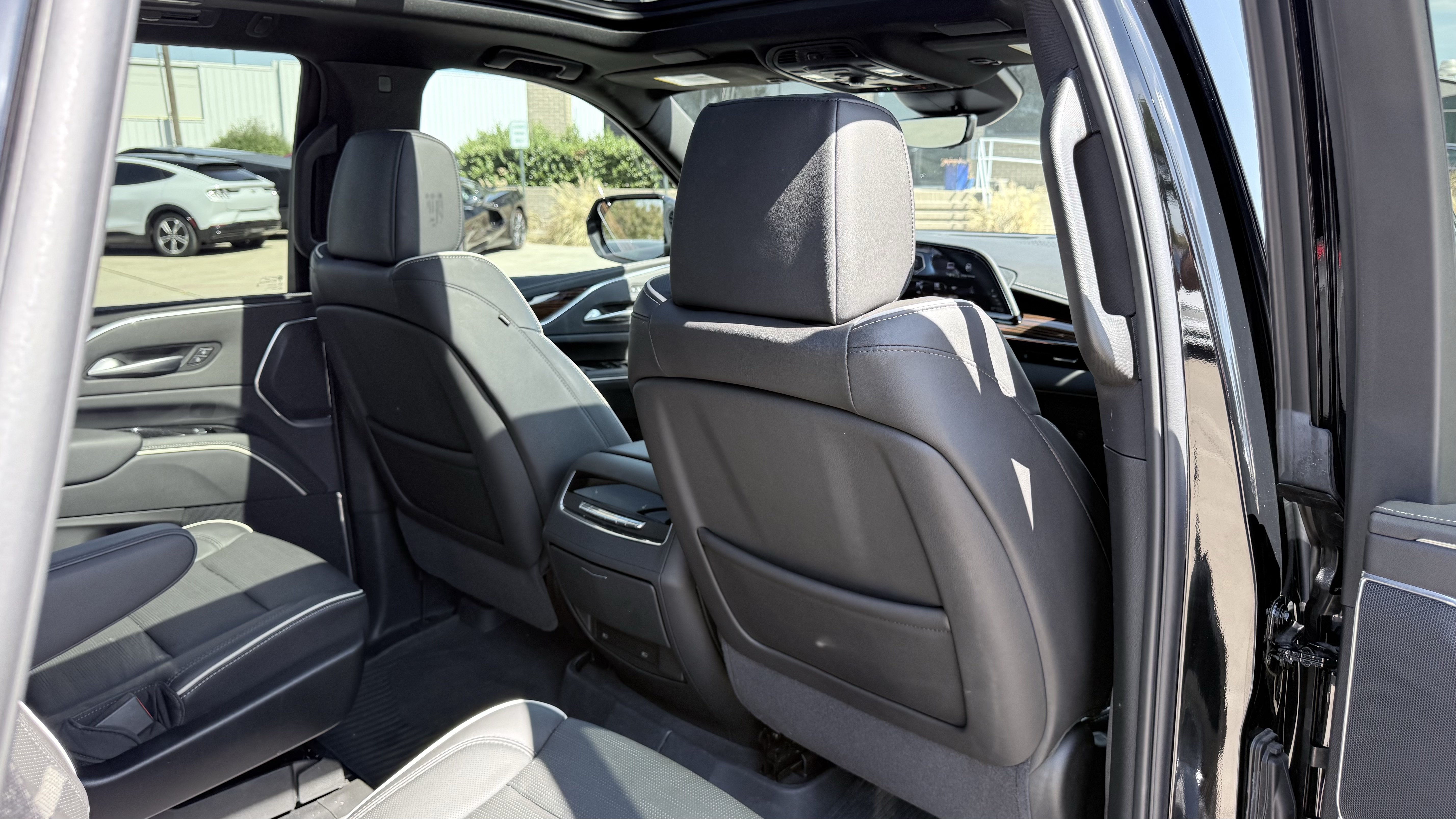 Used 2024 Cadillac Escalade Premium Luxury w/ Performance Package AWD/4WD image 51