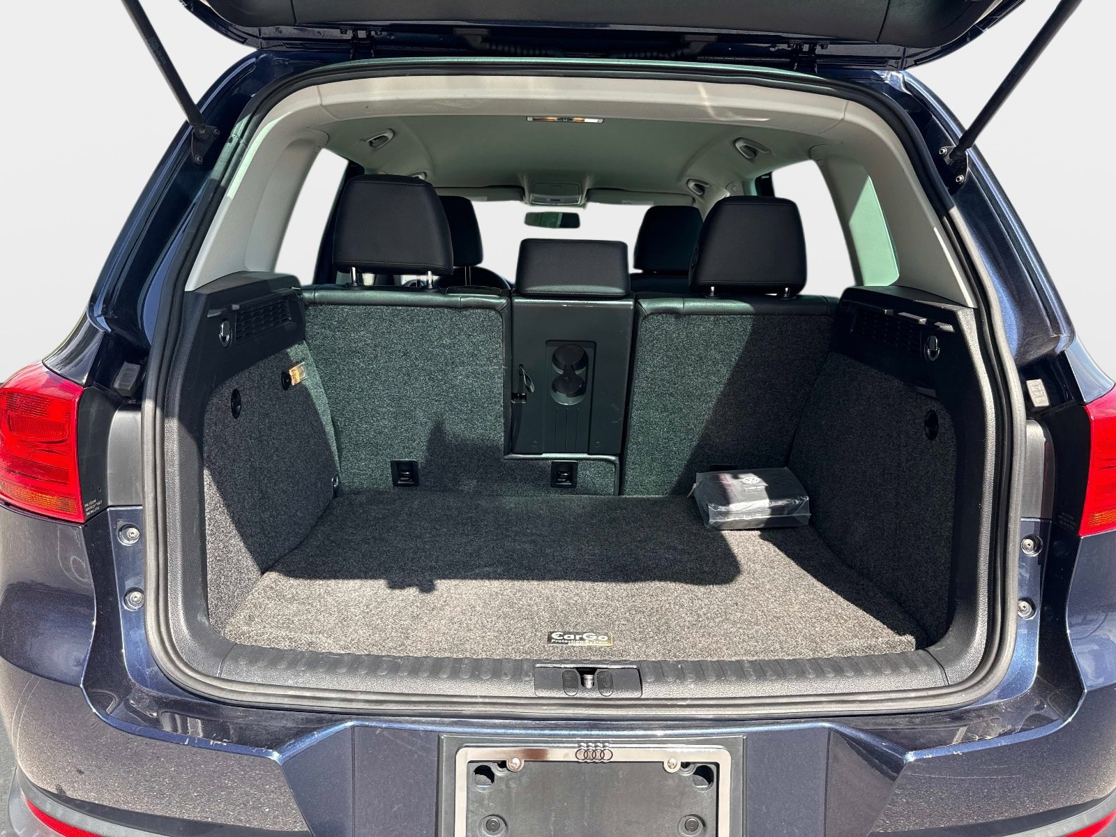 Used 2012 Volkswagen Tiguan LE FWD image 9
