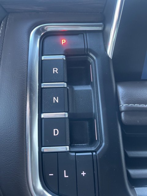 Used 2024 Chevrolet Suburban Z71 w/ Luxury Package image 19