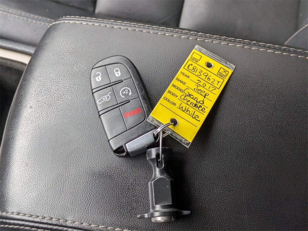 Used 2017 Jeep Grand Cherokee Limited image 32