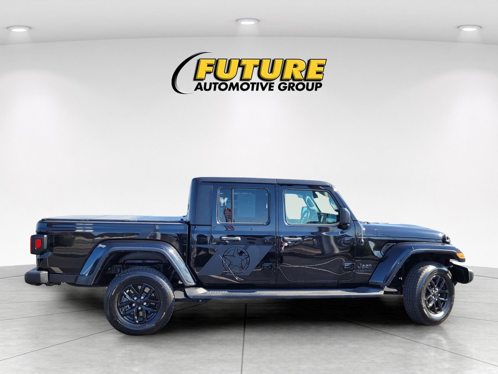Used 2022 Jeep Gladiator Sport image 9