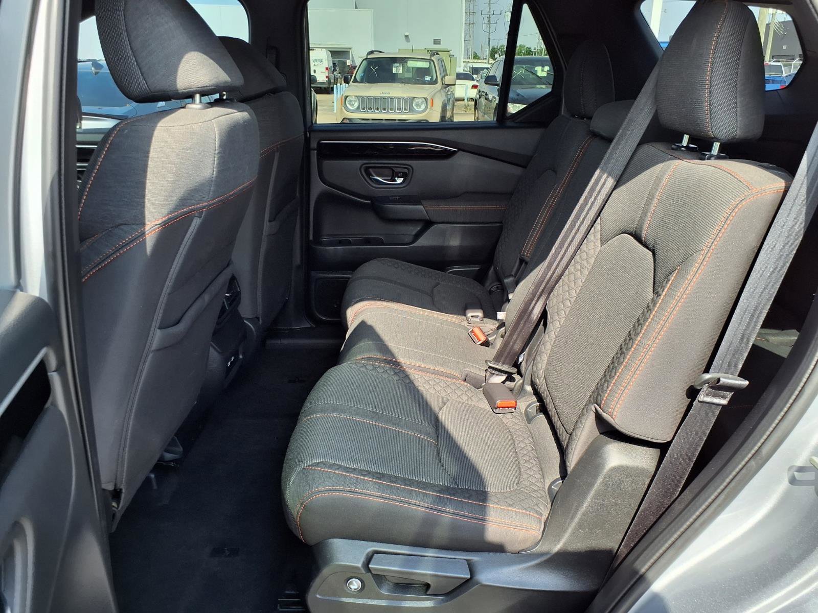 Used 2023 Honda Pilot Sport image 18