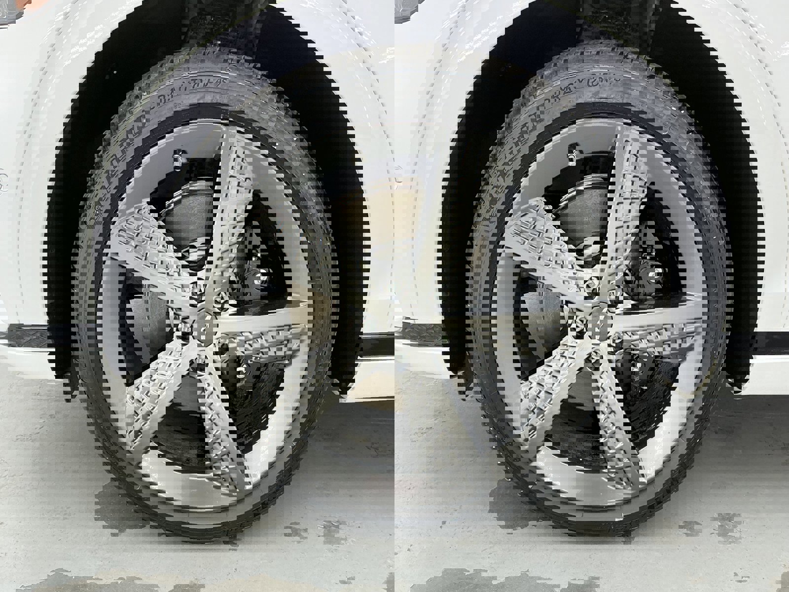 Used 2025 Genesis GV70 3.5T Sport w/ Sport Prestige Package image 18