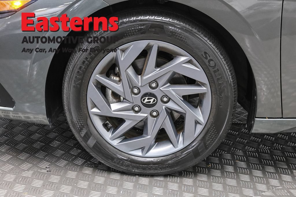 Used 2024 Hyundai Elantra SEL FWD image 31