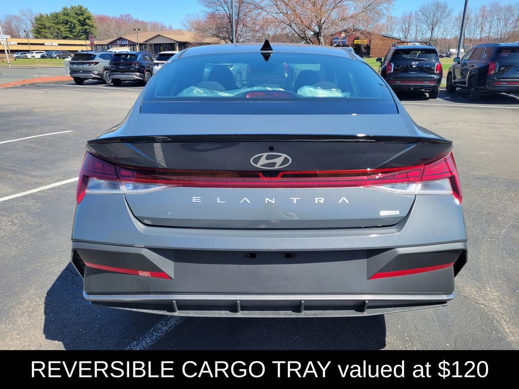 Certified 2025 Hyundai Elantra SEL image 4