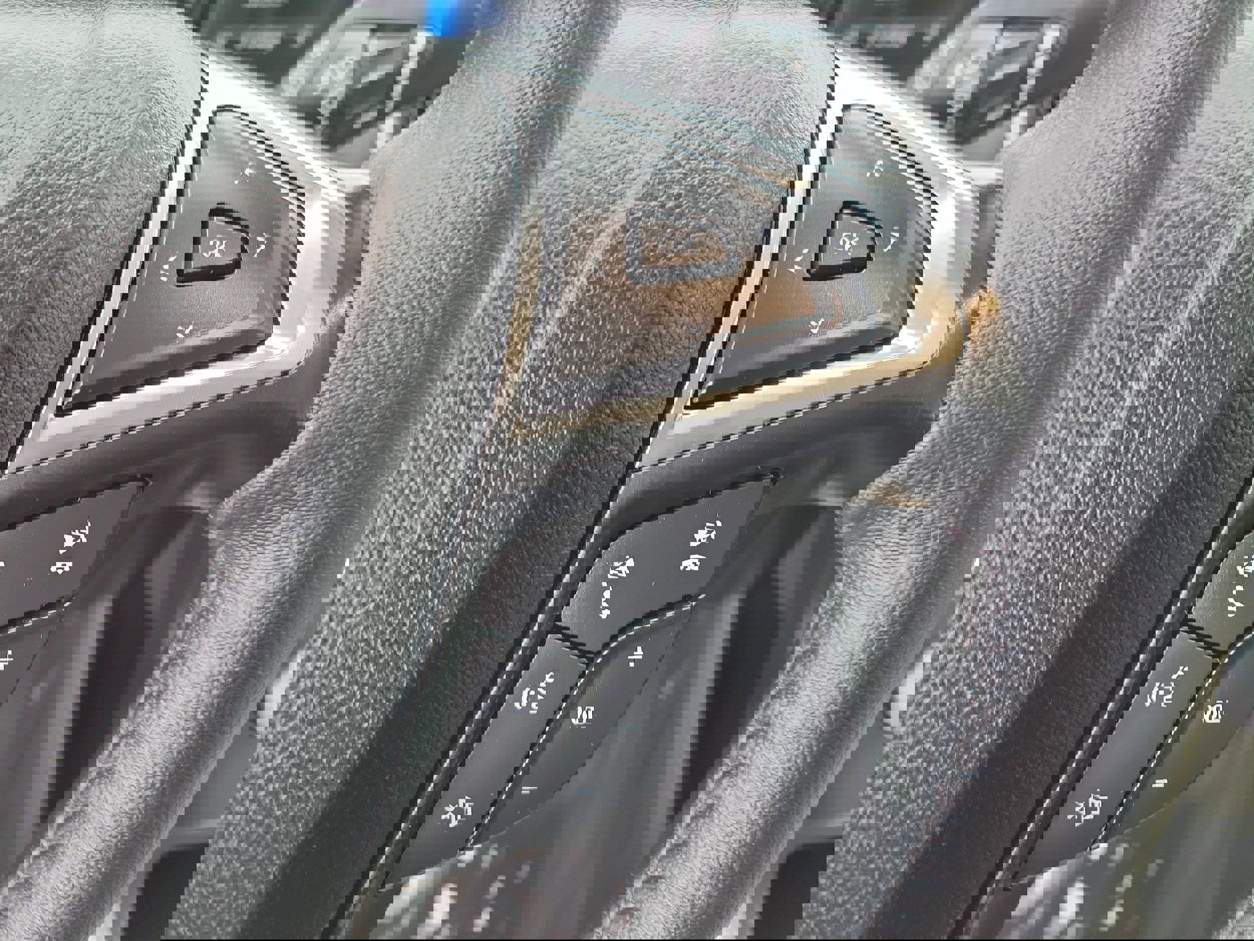 Used 2024 Ford Edge SEL w/ Convenience Package image 25