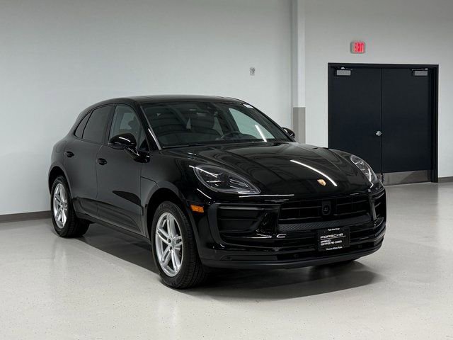 Certified 2023 Porsche Macan image 6