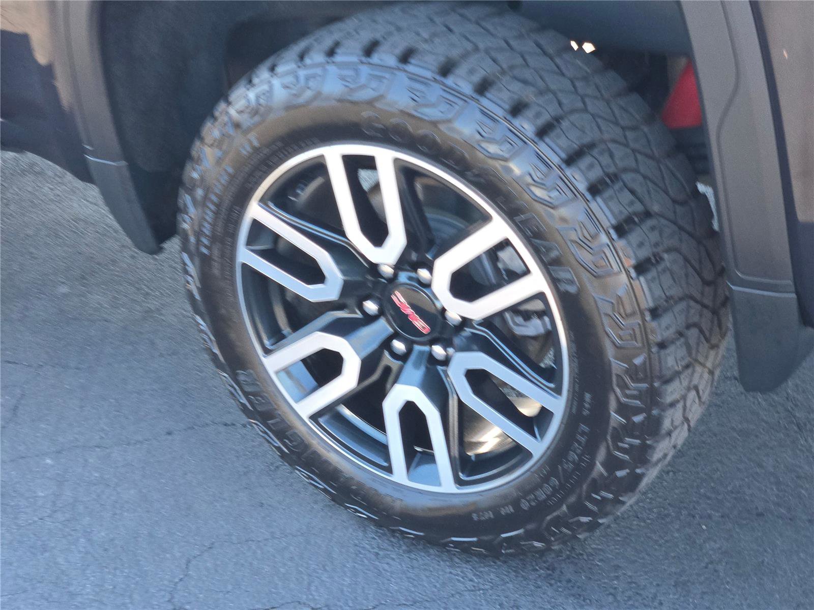 Used 2022 GMC Sierra 1500 AT4 w/ AT4 Preferred Package image 18