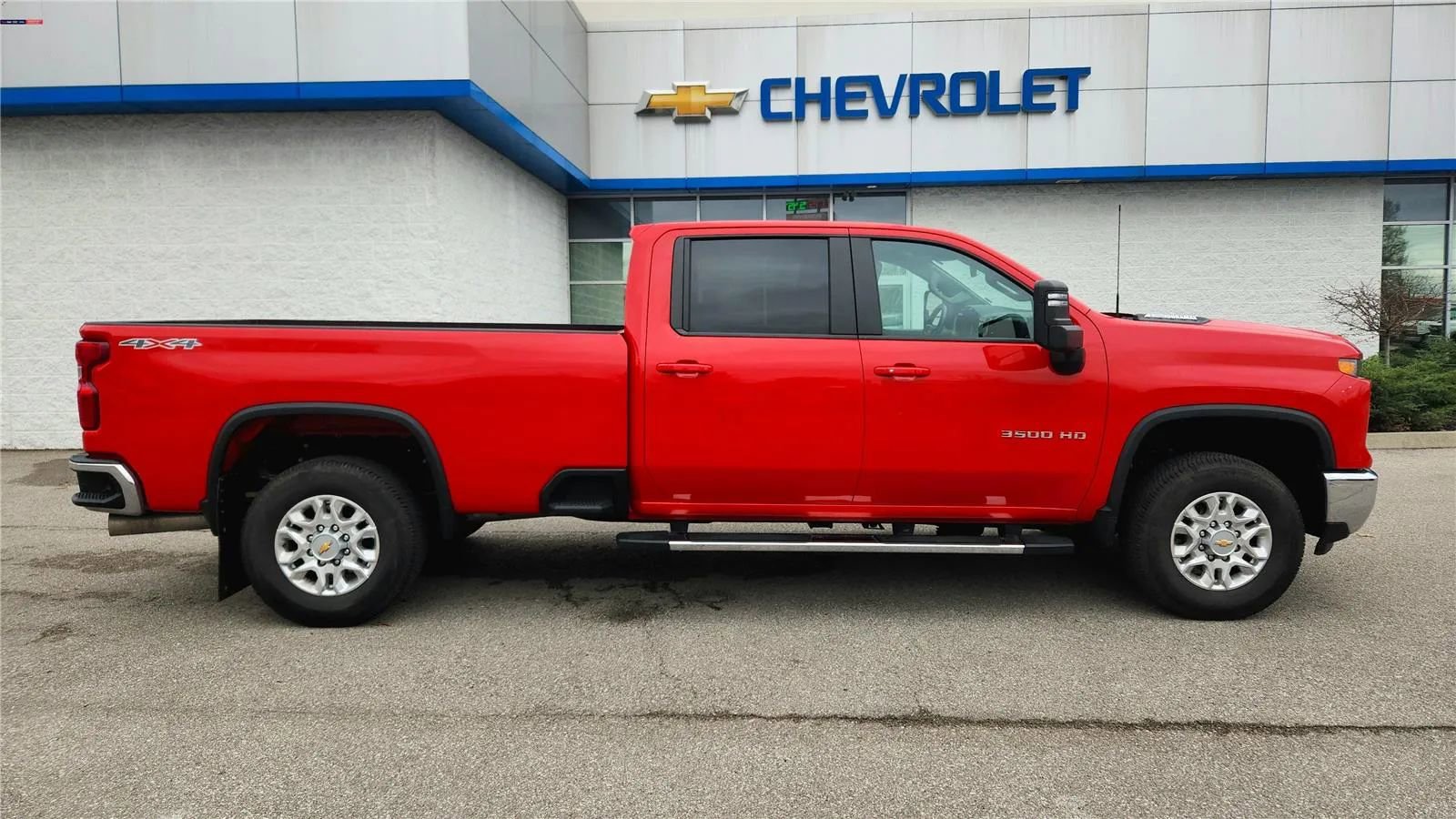 Used 2025 Chevrolet Silverado 3500 LT w/ Convenience Package image 1