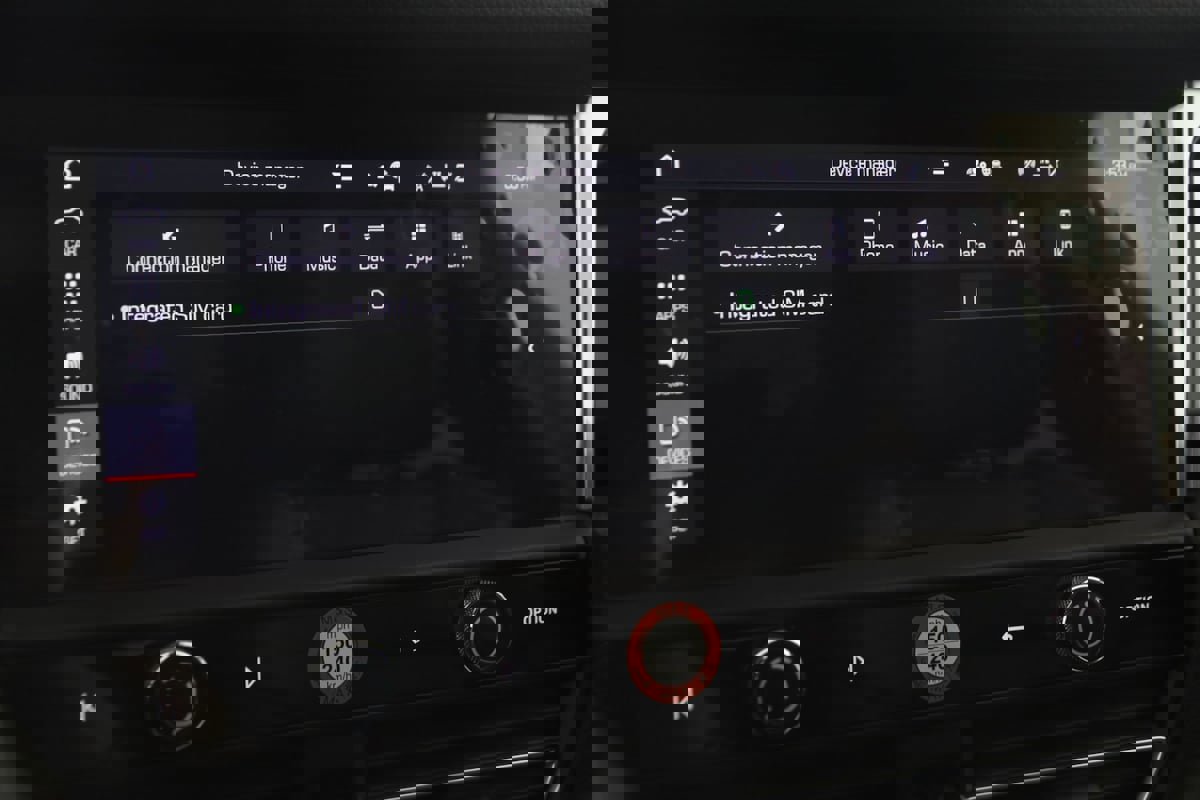 Used 2025 Porsche Macan image 43