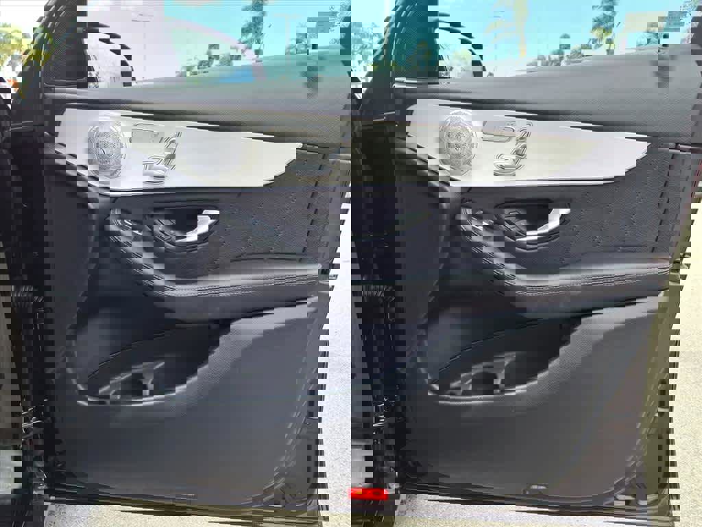 Used 2019 Mercedes-Benz GLC 300 image 25