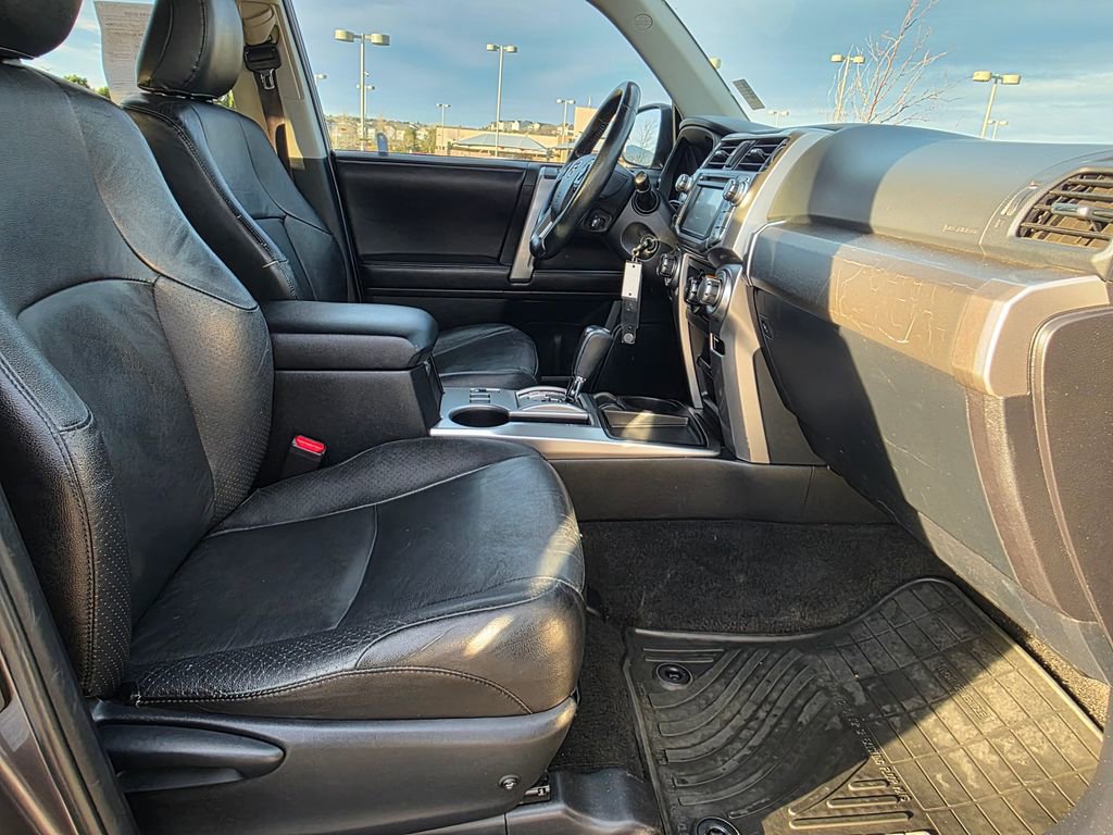 Used 2015 Toyota 4Runner SR5 image 30