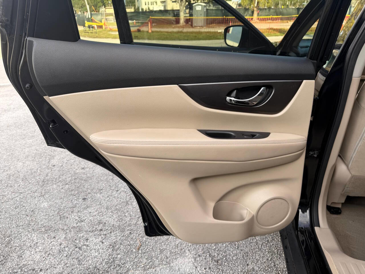 Used 2015 Nissan Rogue SV FWD image 26