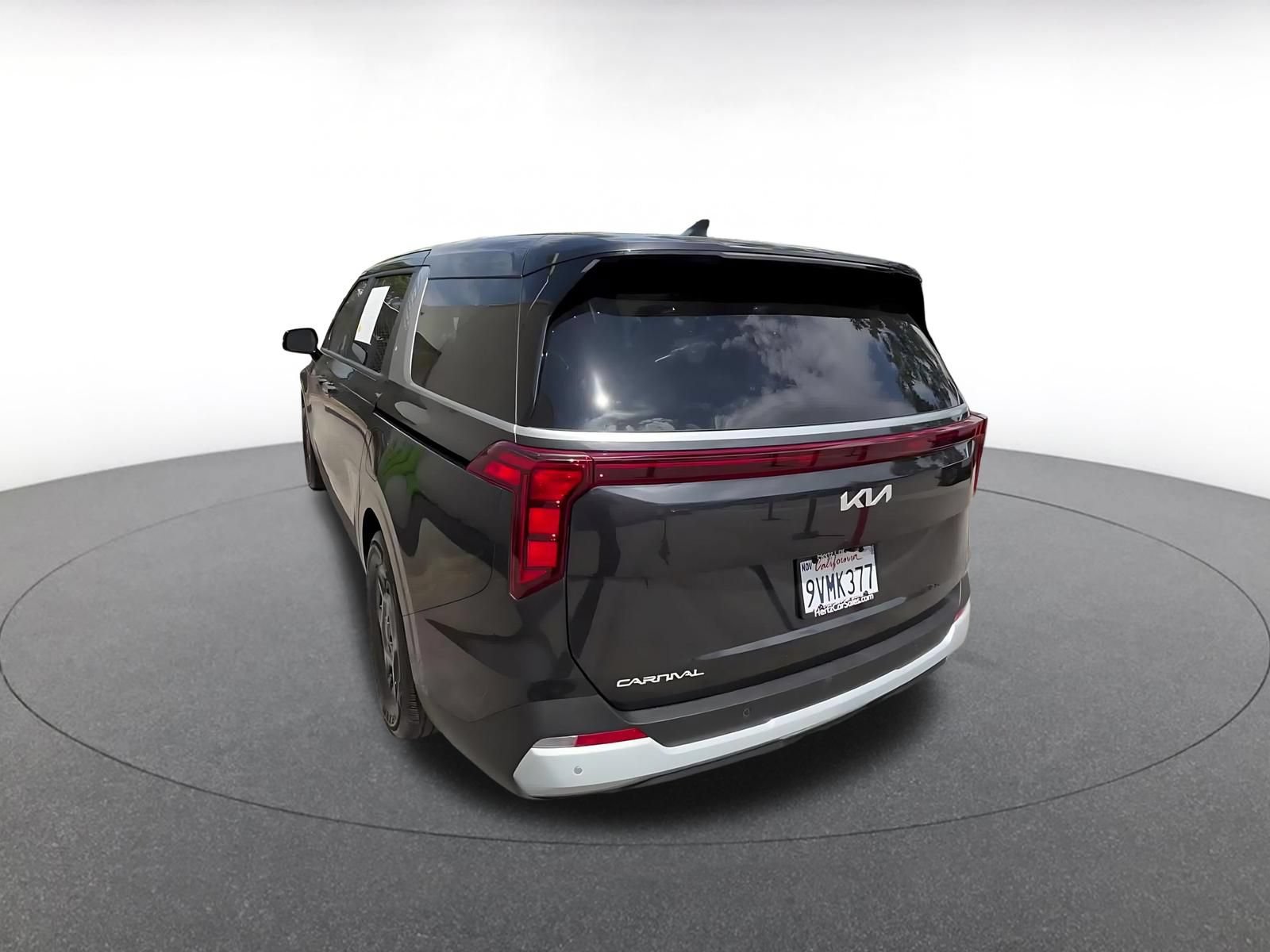 Used 2026 Kia Carnival FWD image 11