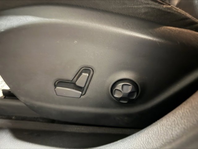 Used 2019 Jeep Cherokee Limited image 16