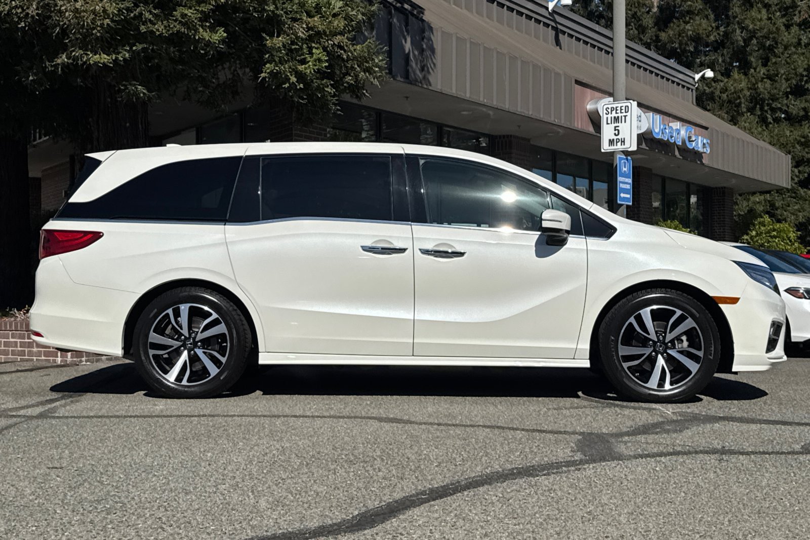 Used 2019 Honda Odyssey Elite image 3