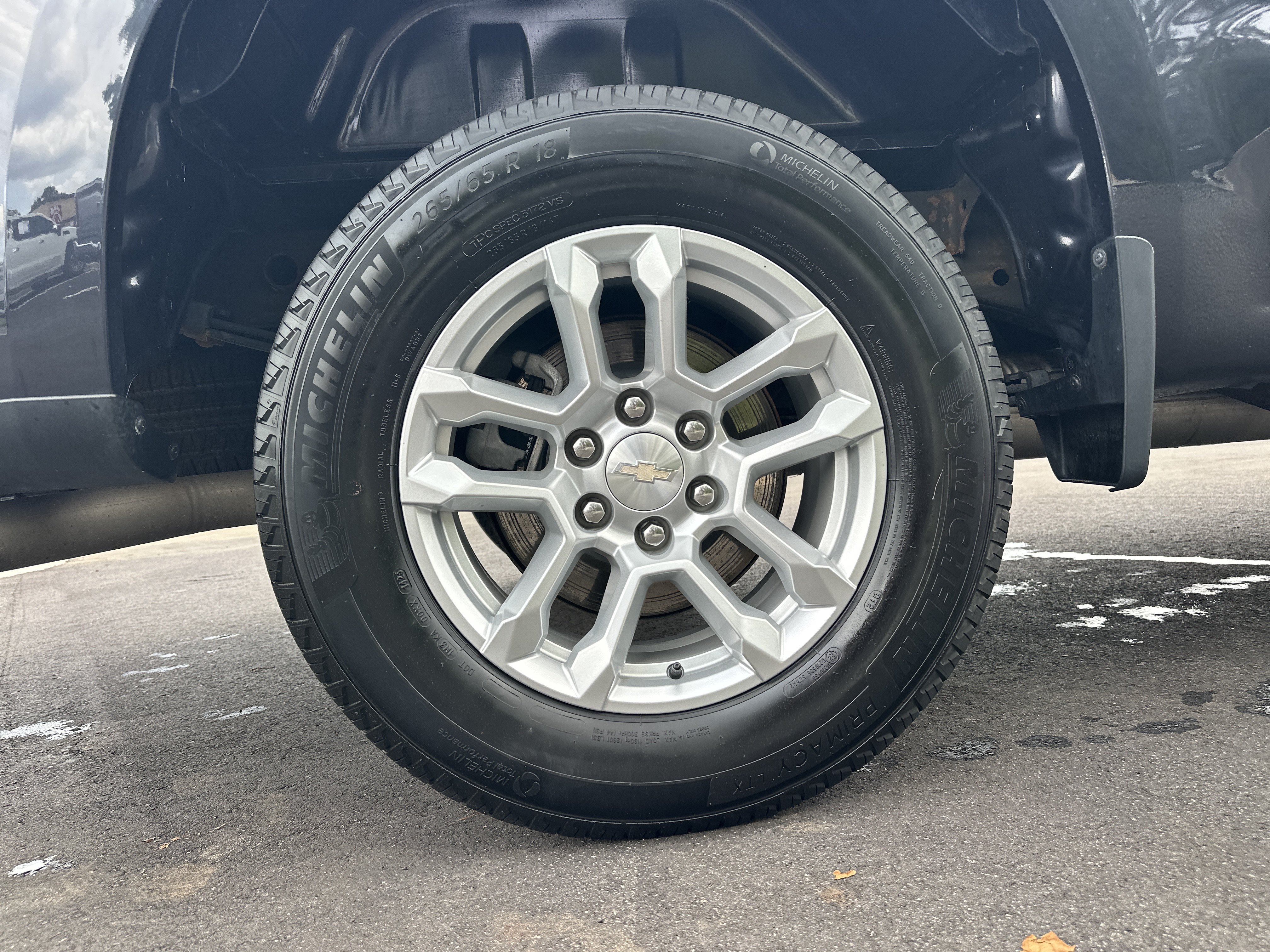 Used 2023 Chevrolet Silverado 1500 LT AWD/4WD image 18