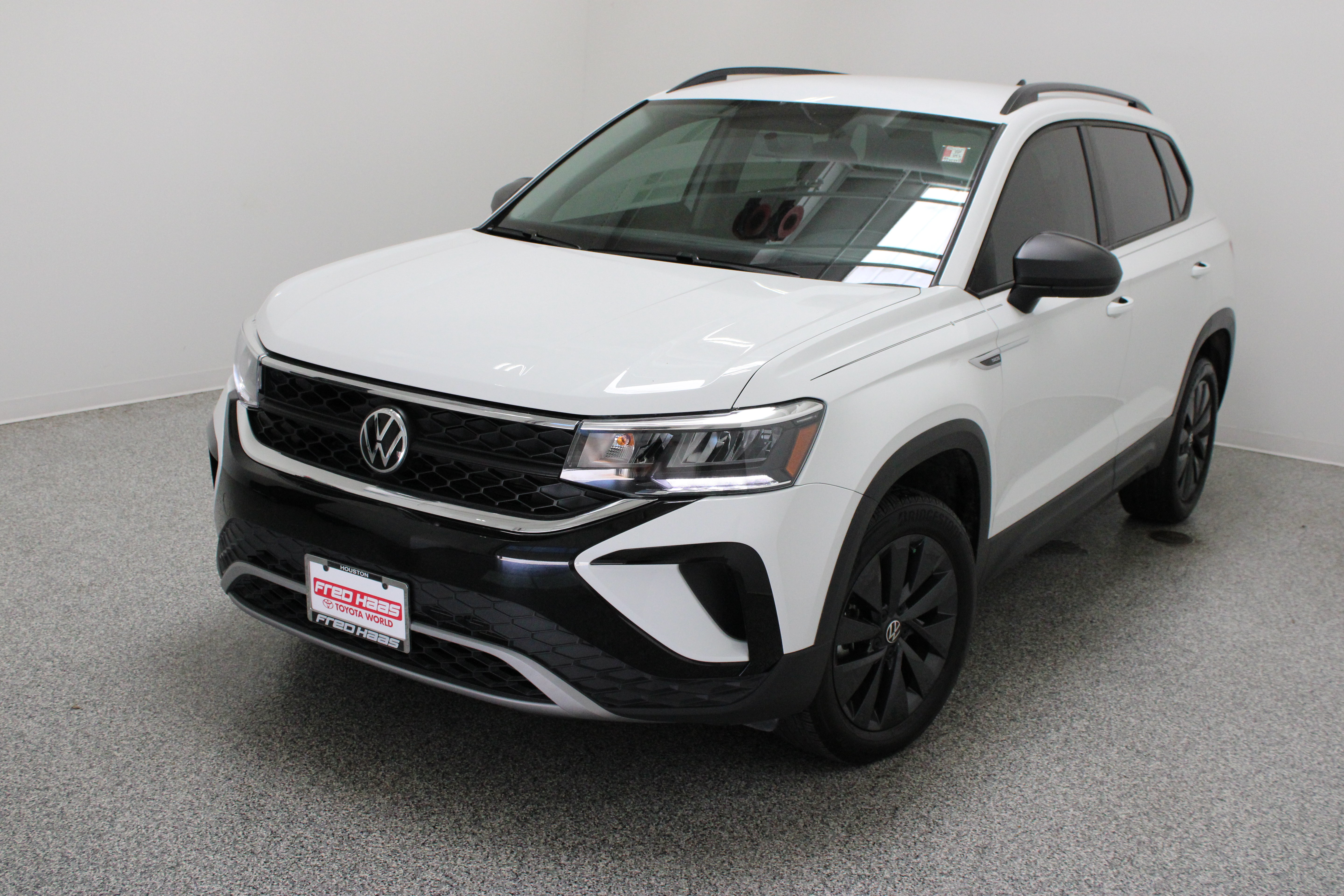 Used 2022 Volkswagen Taos S FWD image 2