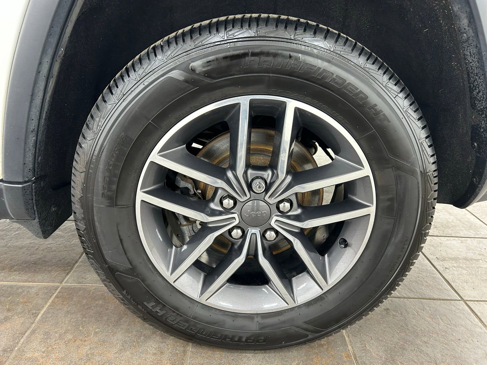 Used 2020 Jeep Grand Cherokee Limited w/ Luxury Group II image 36