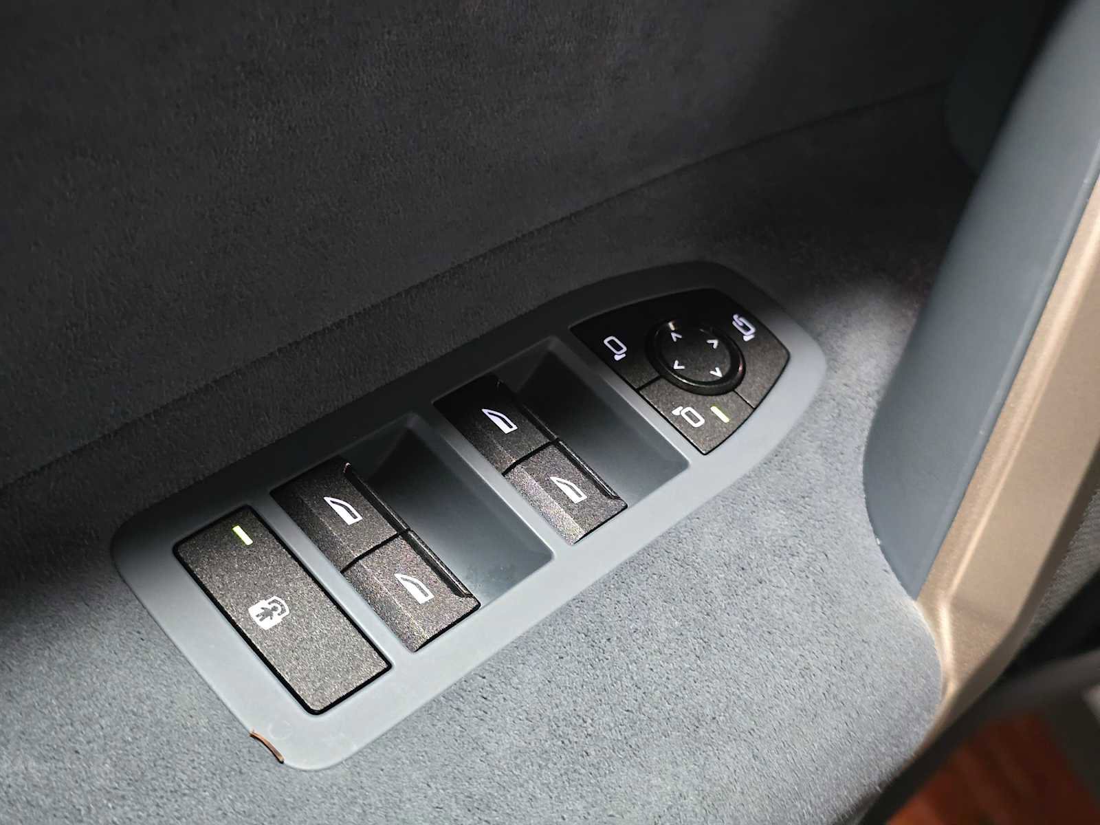 Used 2022 BMW iX xDrive50 w/ Convenience Package image 24