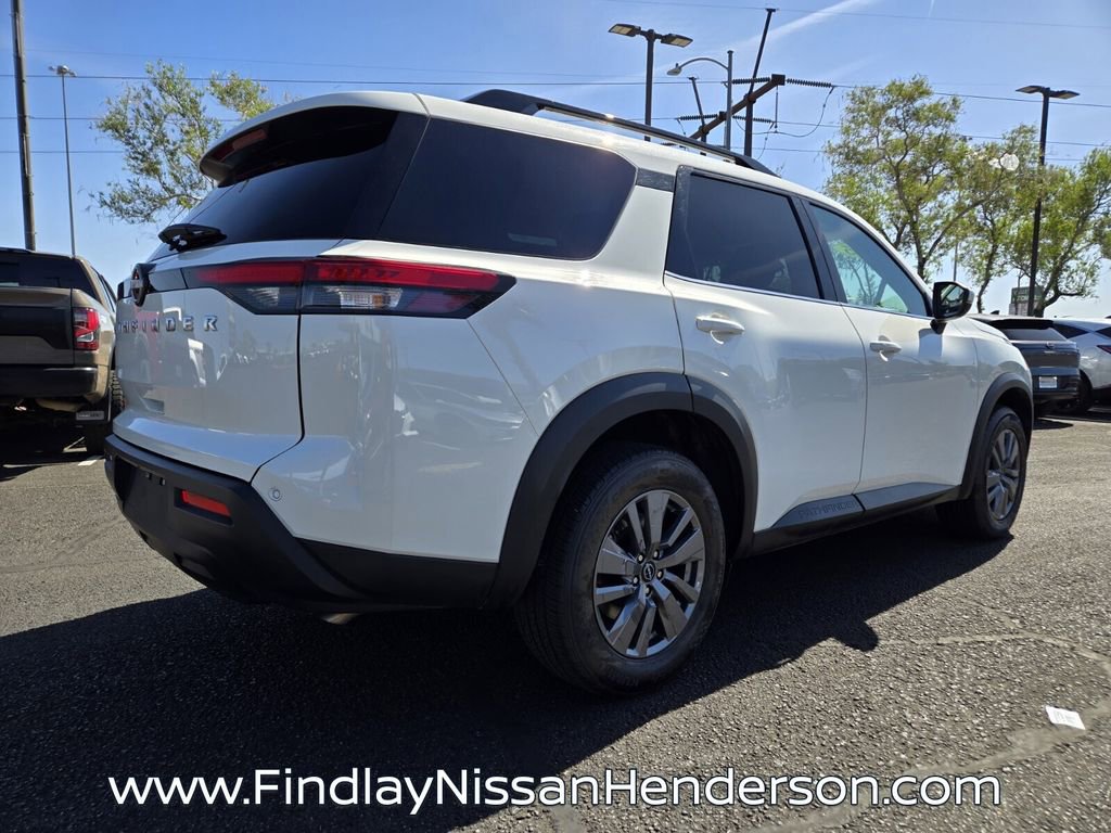 Used 2025 Nissan Pathfinder SV image 6