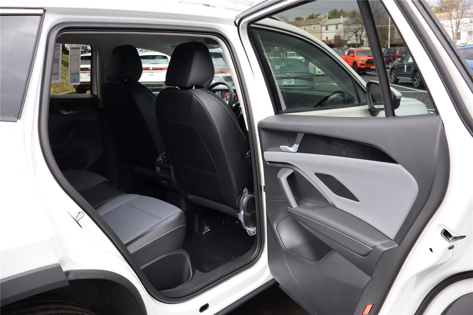 New 2026 Volkswagen Tiguan SE image 28