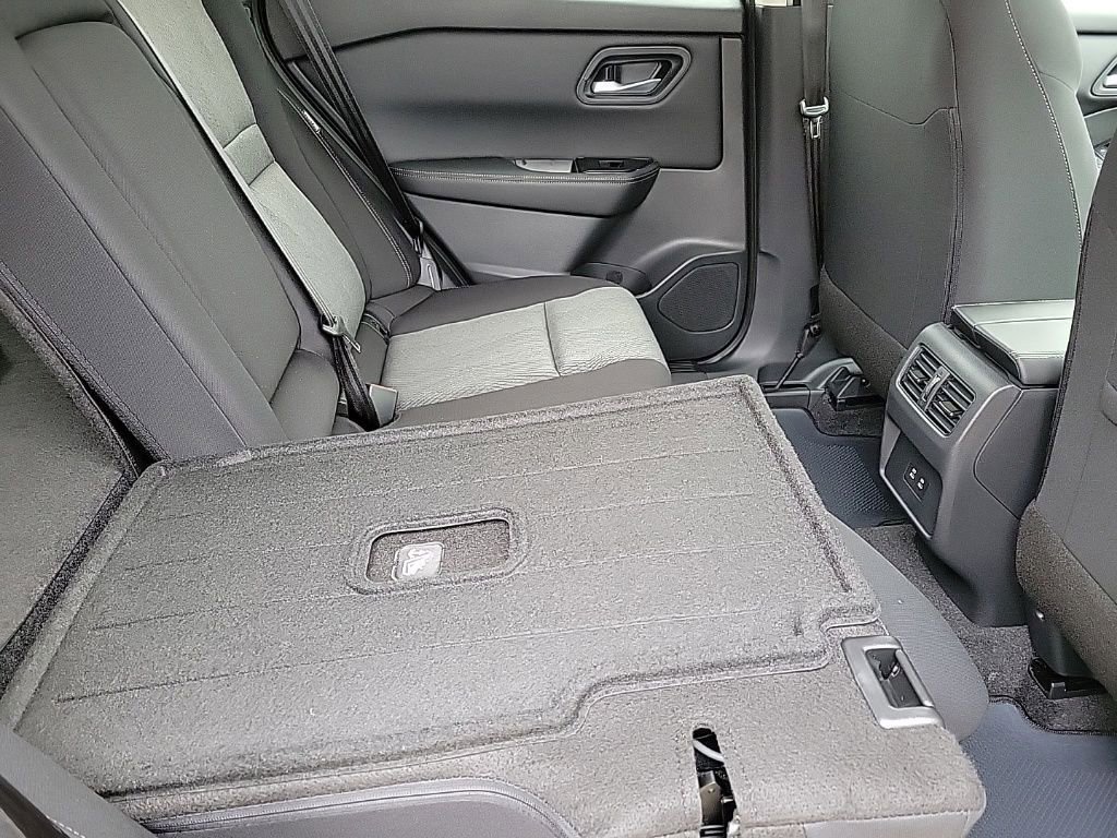 New 2026 Nissan Rogue SV w/ Cold Weather Package AWD/4WD image 27
