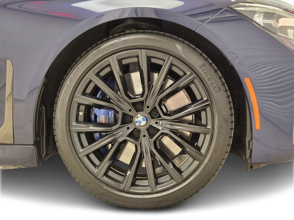 Used 2022 BMW 740i w/ M Sport Package image 8