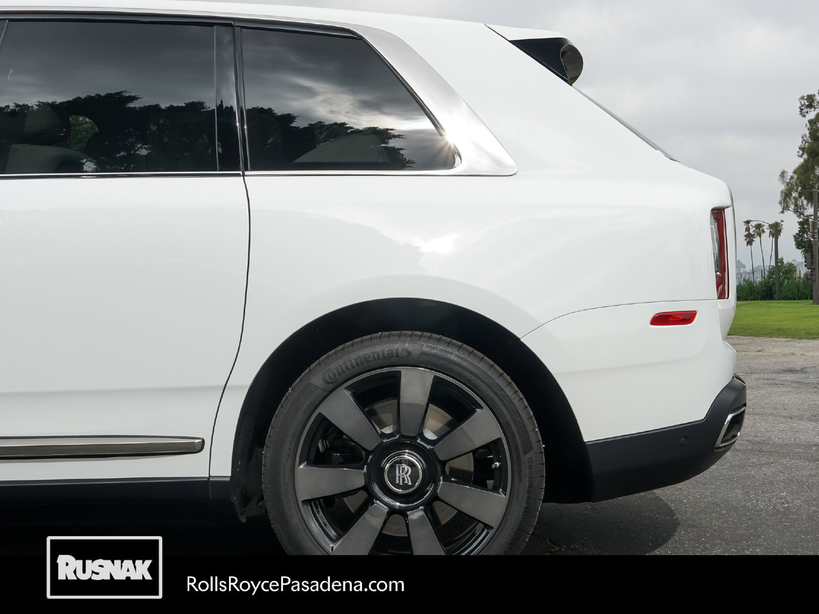 Certified 2019 Rolls-Royce Cullinan AWD/4WD image 4