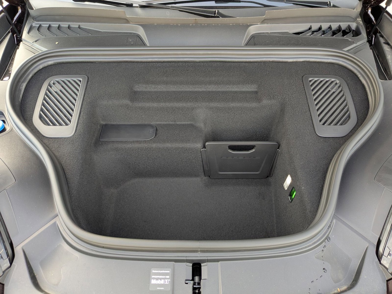 New 2025 Porsche Macan 4 Electric image 28