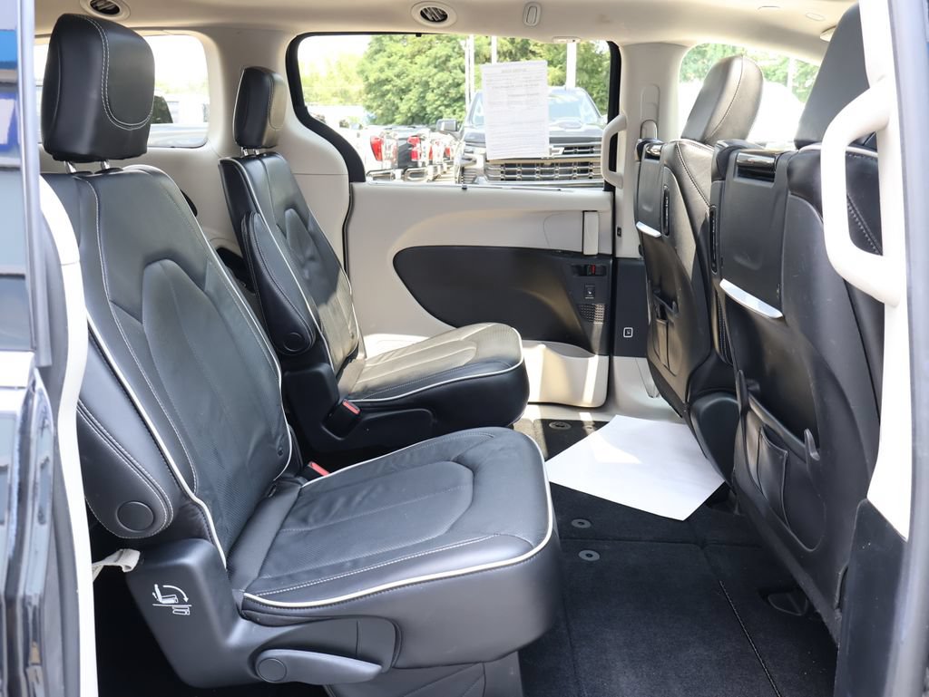 Used 2023 Chrysler Pacifica Limited w/ Uconnect Theater Family Group AWD/4WD image 31
