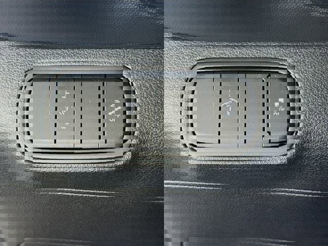 Used 2025 Hyundai Venue SEL image 10