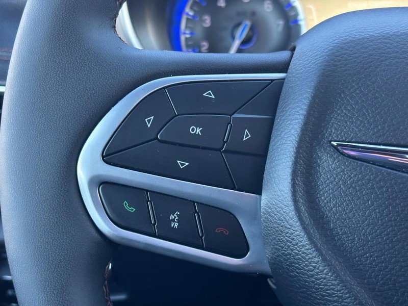 Used 2024 Chrysler Pacifica Pinnacle w/ Trailer Tow Group image 19