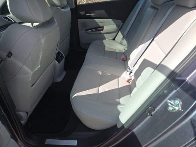 Used 2017 Acura TLX w/ Technology Package image 16