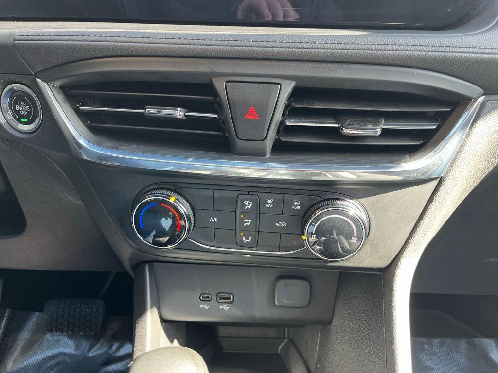 Used 2025 Buick Encore GX Preferred AWD/4WD image 18