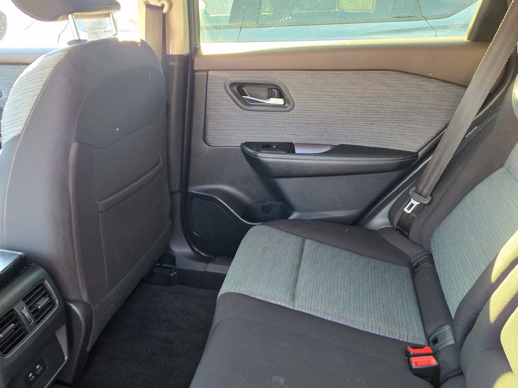 Used 2023 Nissan Rogue SV AWD/4WD image 9
