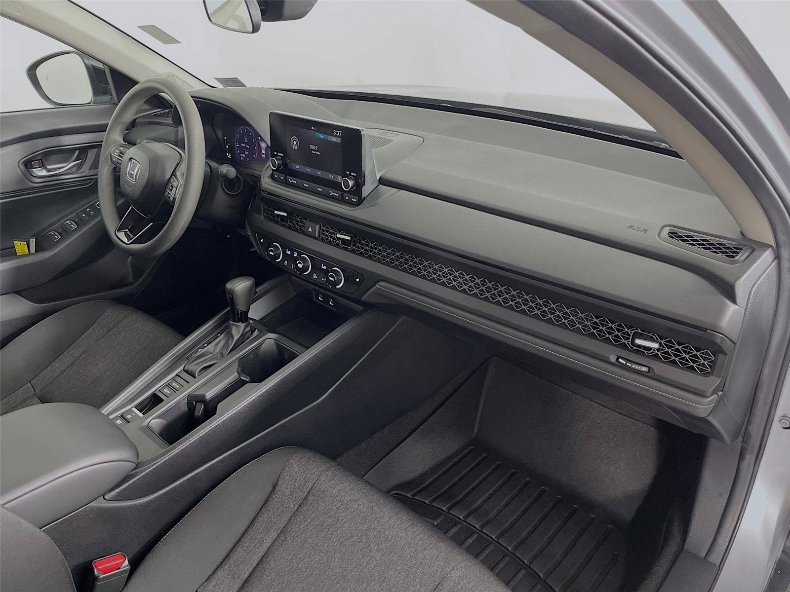 Certified 2025 Honda Accord SE image 30