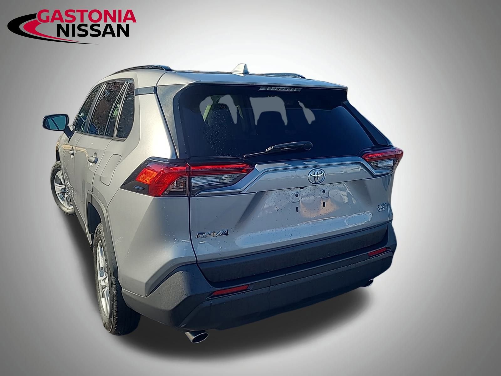 Used 2019 Toyota RAV4 XLE w/ Phone Cable & Charge Package image 11