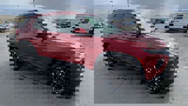 Used 2021 Chevrolet TrailBlazer LT image 2