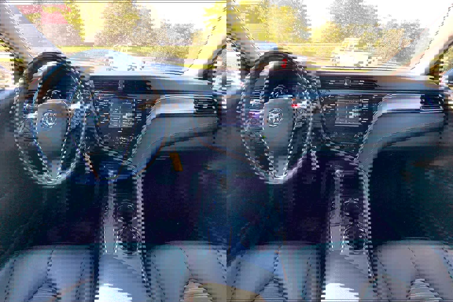 Used 2020 Toyota Camry SE image 15